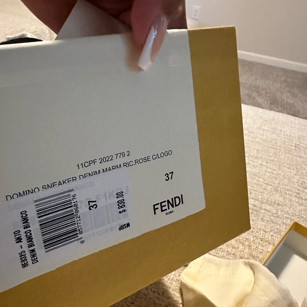 FENDI - Picture 6 of 9